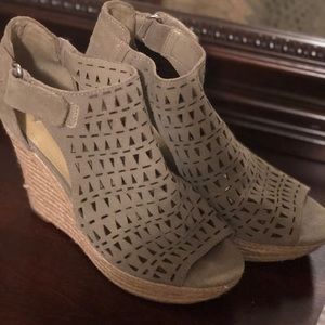 Tan Wedges